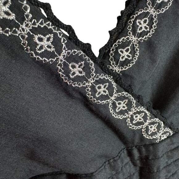 Calvin Klein Black Silver Embroidered V-Neck Sleeveless Fit & Flare Dress Sz 2P - Picture 3 of 9